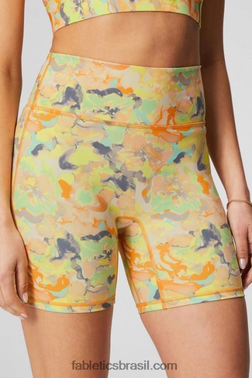 Fabletics creme/gráfico 420HR614 qualquer lugar motion365+ short cintura alta 6'' mulheres