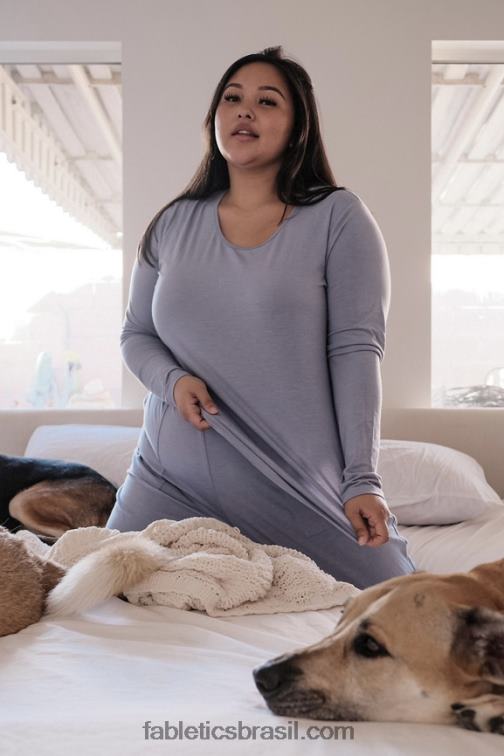Fabletics jeans desbotado 420HR2640 camiseta manga longa restoreknit mulheres