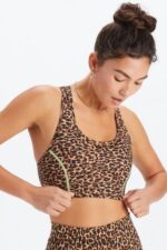 Fabletics cheetah ondulado/iluminador 420HR1748 sutiã esportivo de médio impacto em movimento 113 mulheres - Image 2