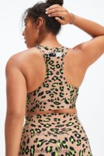 Fabletics leão ondulado do deserto 420HR1753 sutiã esportivo de médio impacto em movimento 114 mulheres