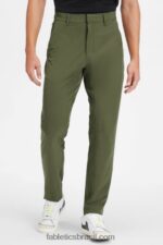 Fabletics musgo escuro 420HR3043 a única calça (ajuste clássico) homens