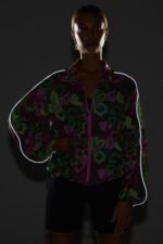 Fabletics oásis tropical/prata reflexiva 420HR2741 blusão peso mosca superdimensionado mulheres - Image 2