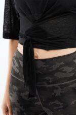 Fabletics preto 420HR2060 camiseta ryan manga curta amarrada mulheres - Image 2