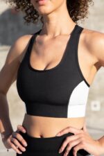 Fabletics preto/branco clássico 420HR1744 sutiã esportivo de médio impacto em movimento 113 mulheres