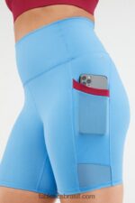 Fabletics surf azul/explosão de cereja 420HR553 short on-the-go cintura ultra alta de 7" mulheres - Image 2