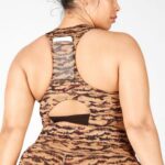 Fabletics tigresa de cacau/logotipo de cacau 420HR1843 sutiã esportivo midi impacto médio para viagem 131 mulheres