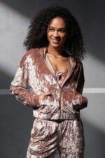 Fabletics Urso de pelúcia 420HR2485 moletom com zíper de veludo amassado mulheres