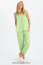 Fabletics wasabi/garça 420HR53 calça cropped ecosatin mulheres - Image 4